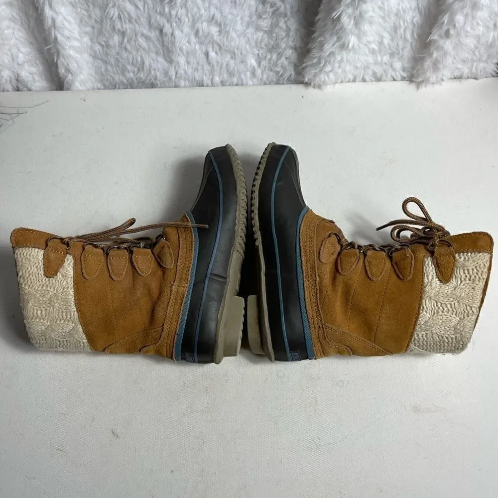 KHOMBU  Cozy brown leather suede,navy blue rubber & beige knit lace up boots SZ7